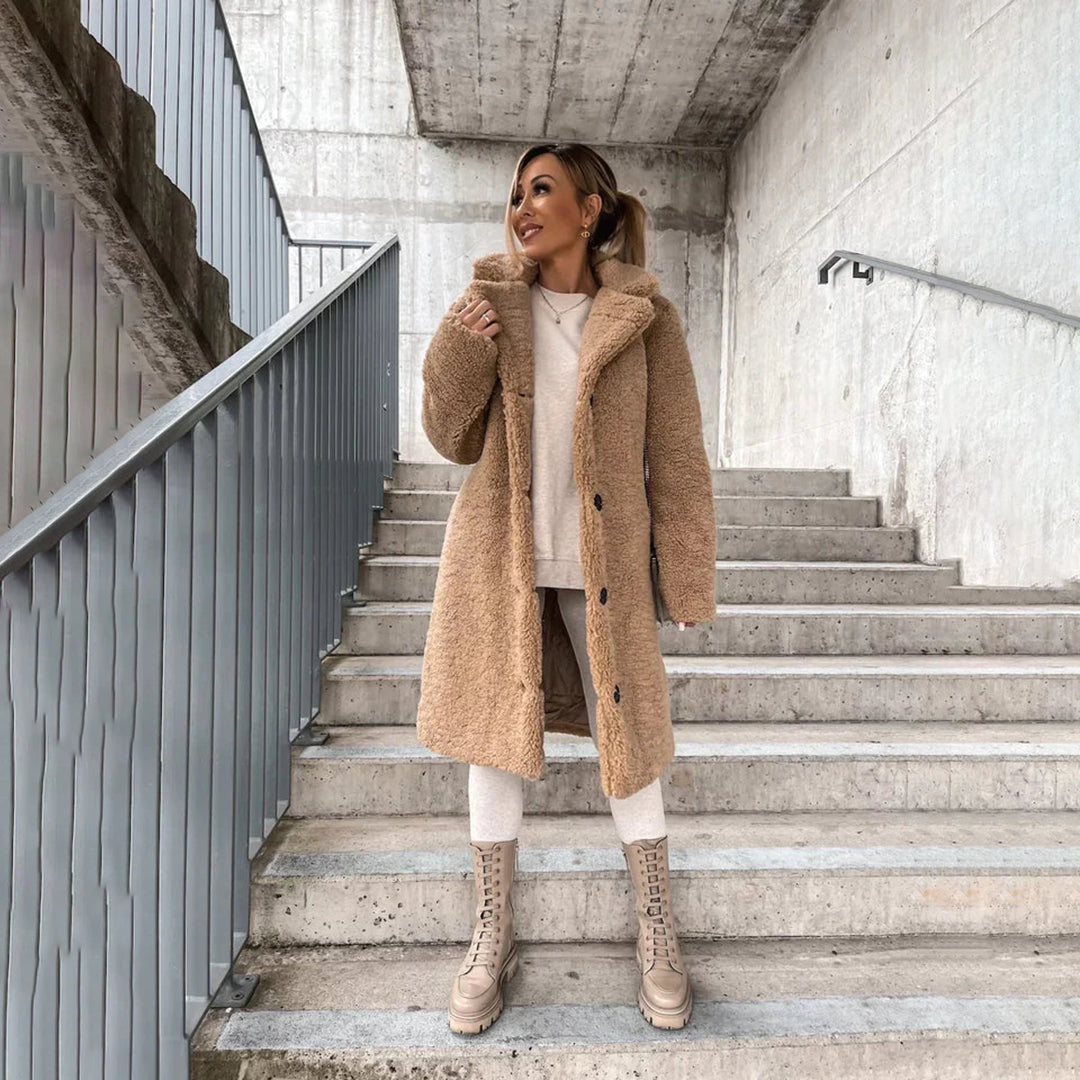 Flauschige Winterjacke: Stilvoll warm durch den Winter