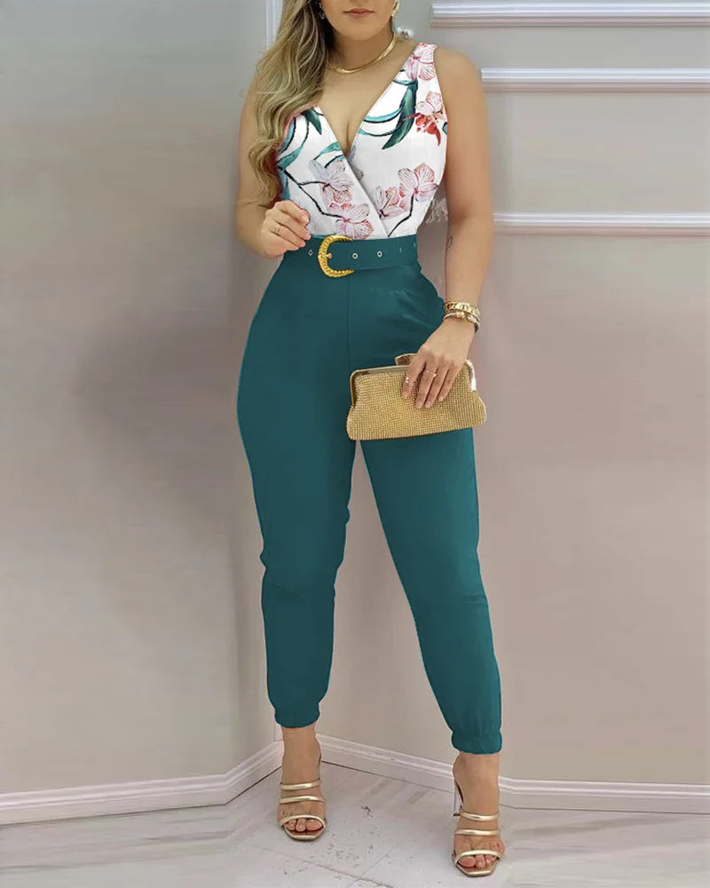 Selene - Jumpsuit mit V-Ausschnitt und Gürtel