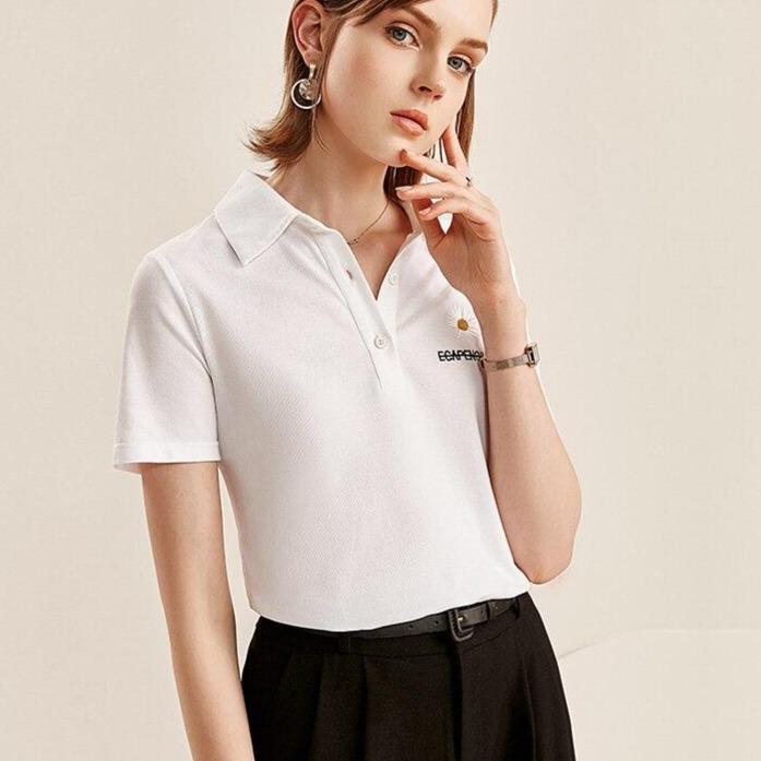 Damen-Poloshirt mit niedlichem Aufnäher