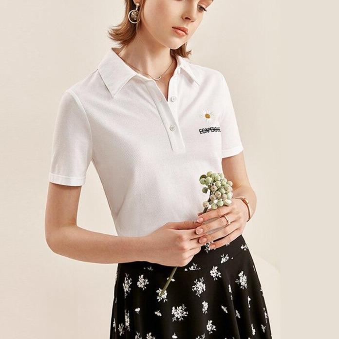 Damen-Poloshirt mit niedlichem Aufnäher