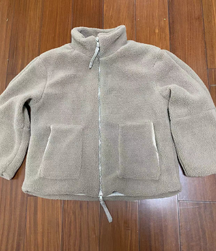 Flauschige Teddyjacke mit Kontrastdetails für kalte Tage