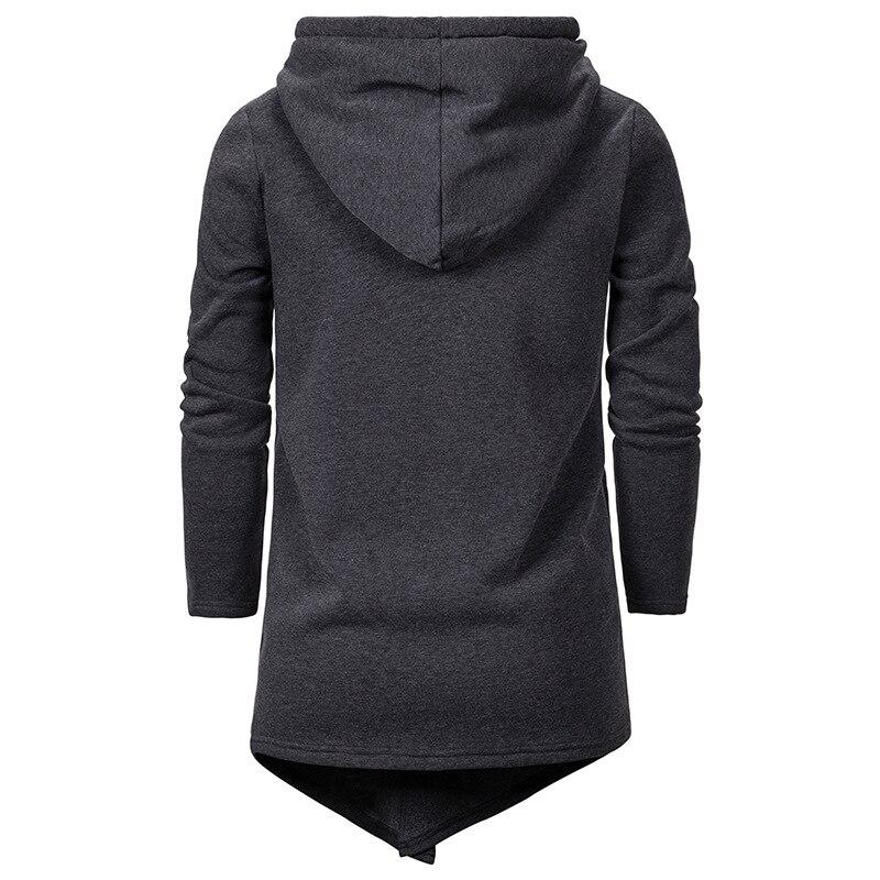 Ein Herren-Sweatshirt mit Reißverschluss und asymmetrischem Saum